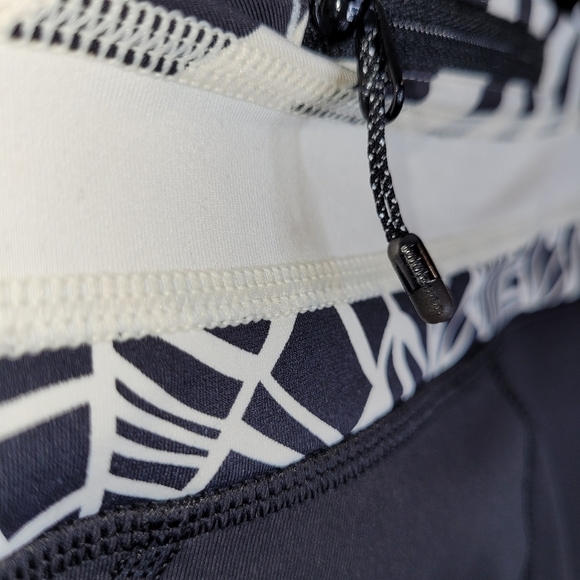 Lululemon Athletica Capri Athletic Leggings - Picture 10 of 13